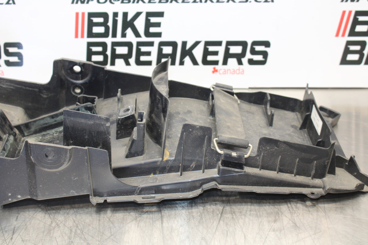 15-16 HONDA CB300F REAR BACK TAIL UNDERTAIL BATTERY TRAY PLASTIC BB150
