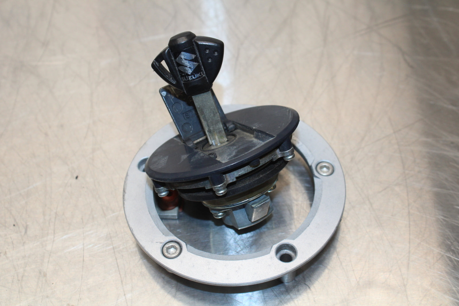 11 SUZUKI GSXR1000 IGNITION LOCK KEY SET W/ GAS CAP AND SEAT LOCK BB142