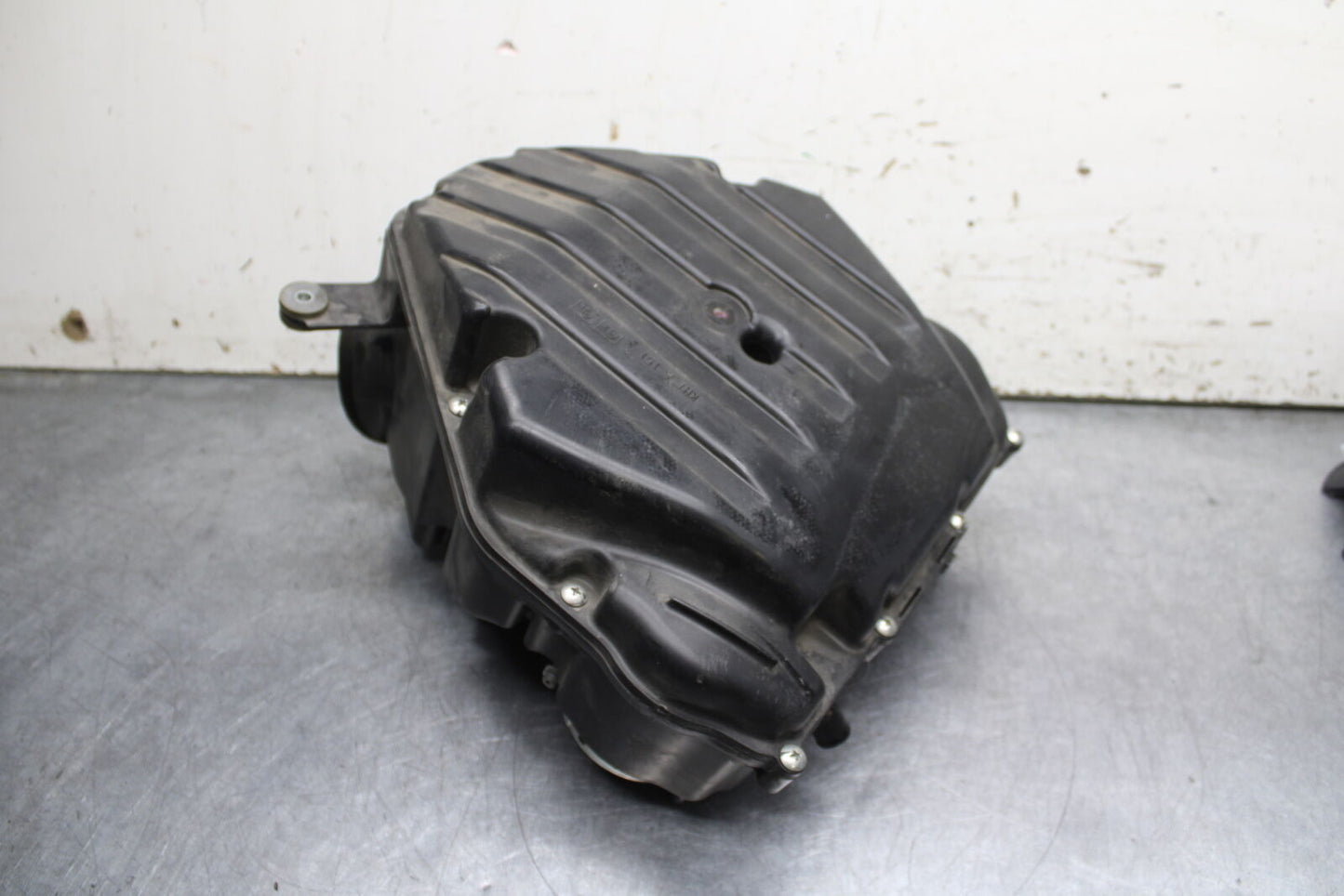 12-13 KAWASAKI Z1000 AIRBOX AIR INTAKE FILTER BOX BB743