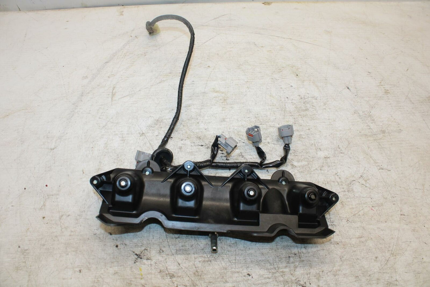 08 YAMAHA YZF R6 2c0 SECONDARY FUEL INJECTORS TOP AIRBOX GAS RAIL BB365