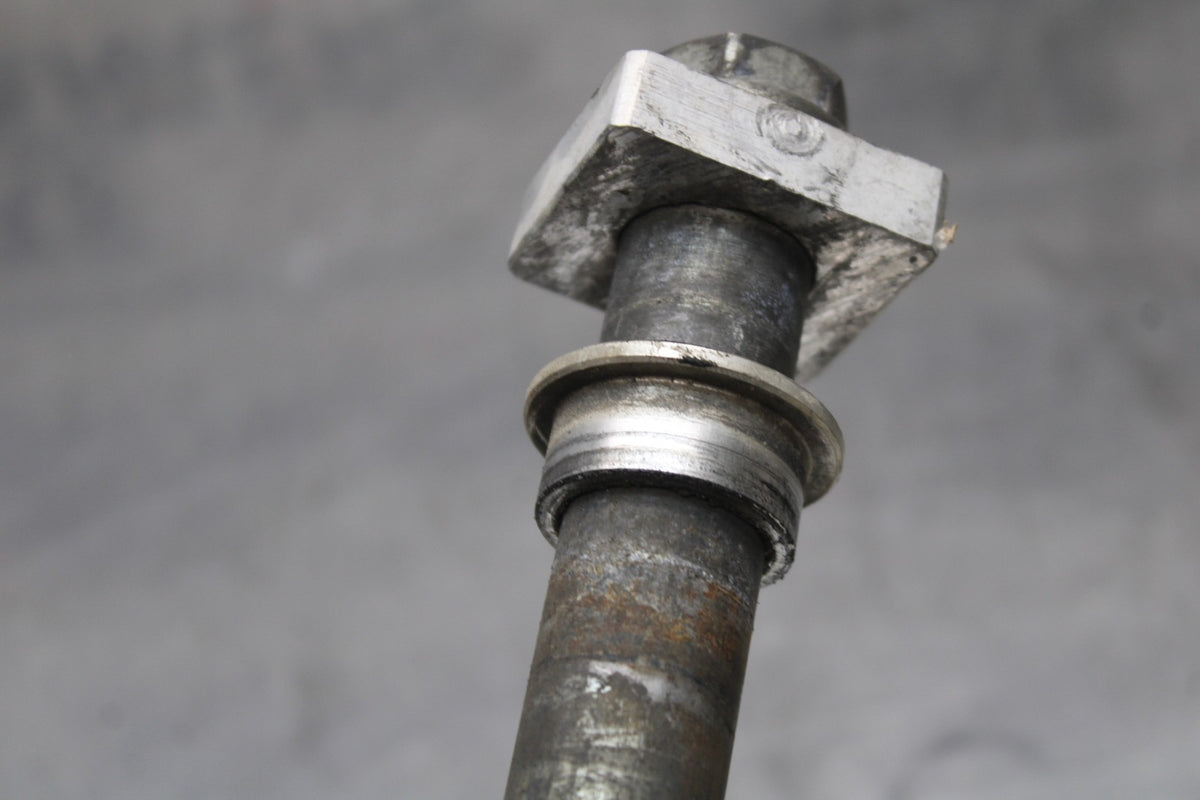 98 KAWASAKI NINJA ZX6 REAR AXLE BACK WHEEL RIM PIVOT BOLT AXEL BB870