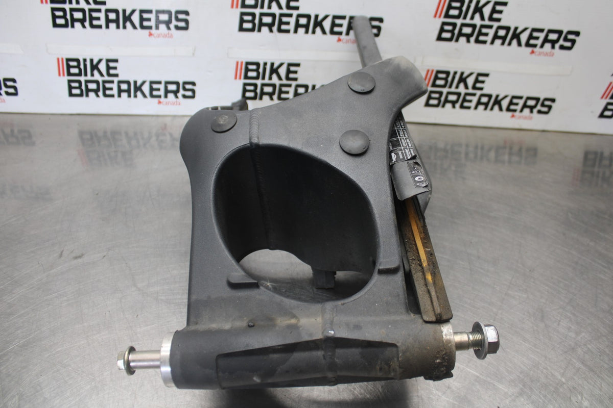 12 TRIUMPH STREET TRIPLE R REAR SWINGARM BACK SUSPENSION SWING ARM BB914