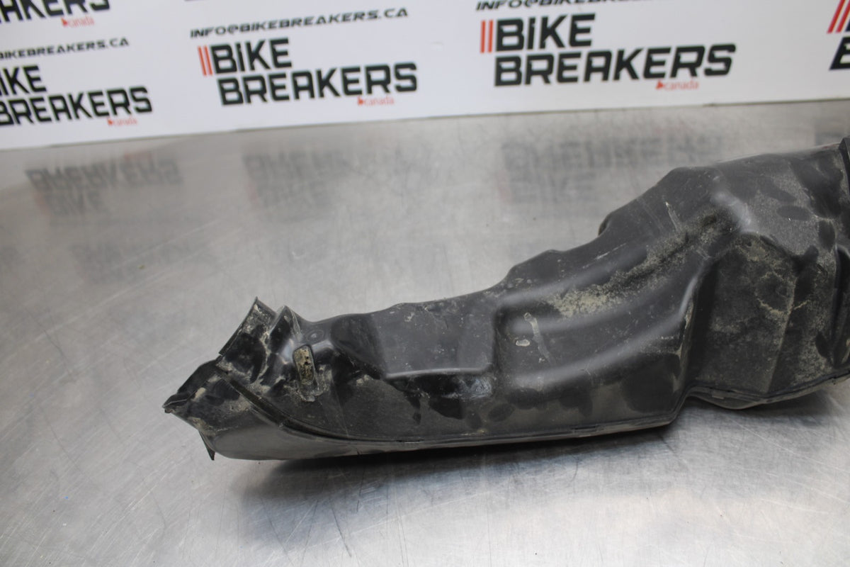 11-22 SUZUKI GSXR 600  RIGHT RAM AIR INTAKE DUCT TUBE BB193