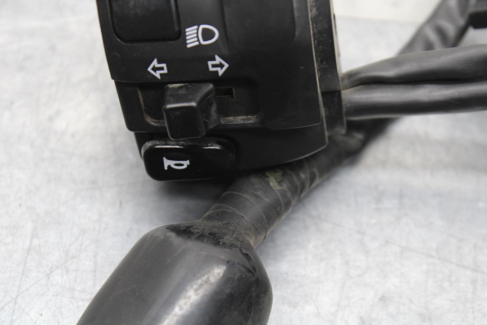 19-22 KAWASAKI Z400 LEFT CLIP ON HANDLE HORN SIGNALS SWITCH  BB586