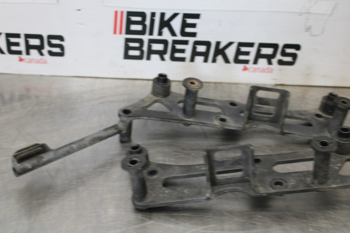 08 KAWASAKI VULCAN 1600 VN1600D NOMAD SADDLEBAG MOUNTING BRACKETS MOUNTS BB904