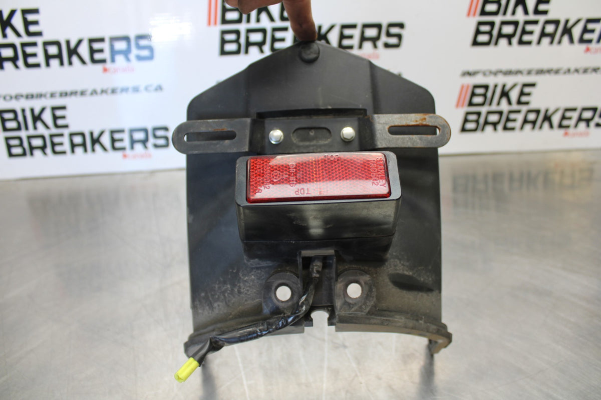 09 YAMAHA V STAR 950 LICENSE PLATE LIGHT & BRACKET MOUNT BB172