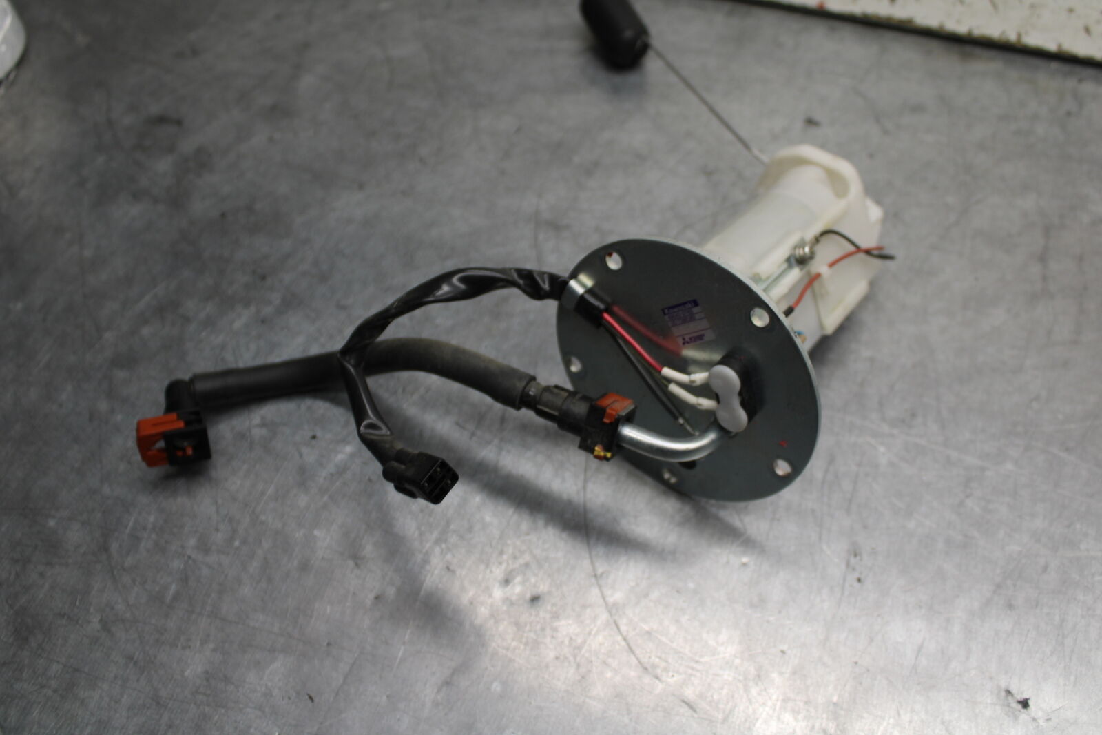 19-22 KAWASAKI Z400 FUEL PUMP GAS PETROL SENDER UNIT BB738