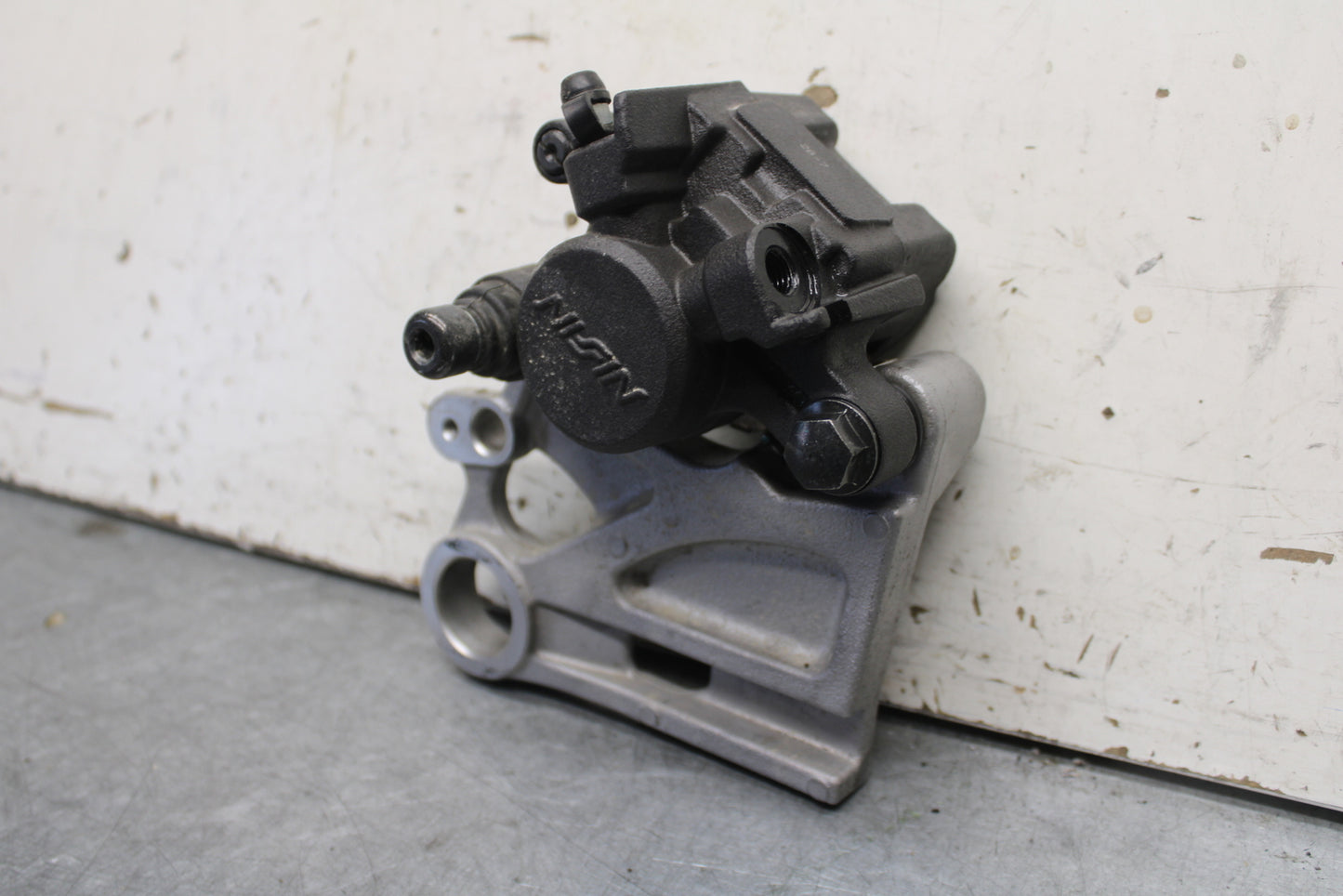 22-24 YAMAHA XSR900 REAR BACK BRAKE CALIPER W MOUNT BRACKET BB683