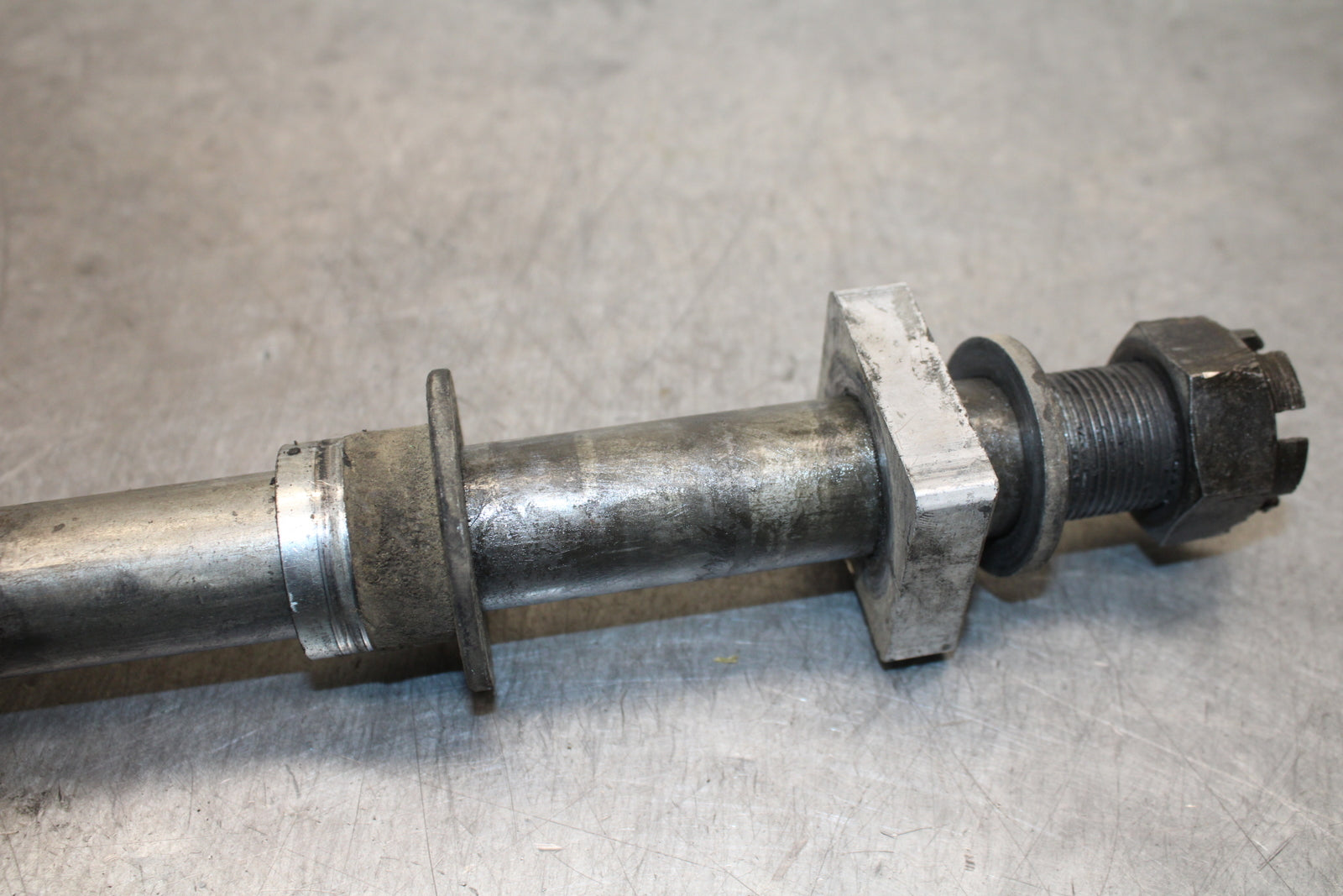 93-94 KAWASAKI NINJA ZX7R REAR AXLE BACK WHEEL RIM PIVOT BOLT AXEL BB122