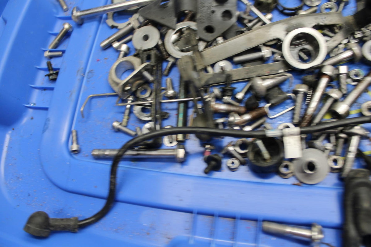 17-21 TRIUMPH STREET TRIPPLE R ABS ENGINE LEFTOVER BOLTS HARDWARE MOTOR  bb452
