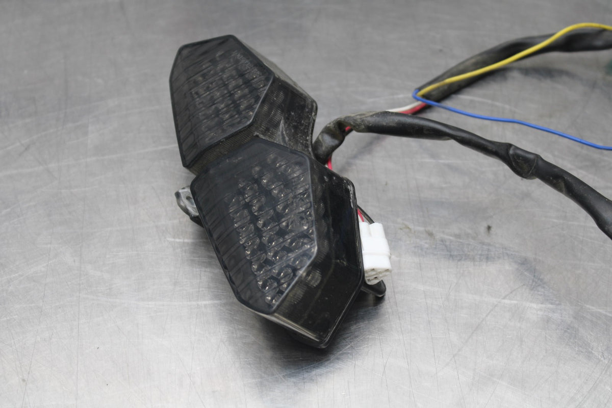 08-09 YAMAHA YZF R6S AFTERMARKET REAR TAIL TAILLIGHT BACK BRAKE LIGHT BB796