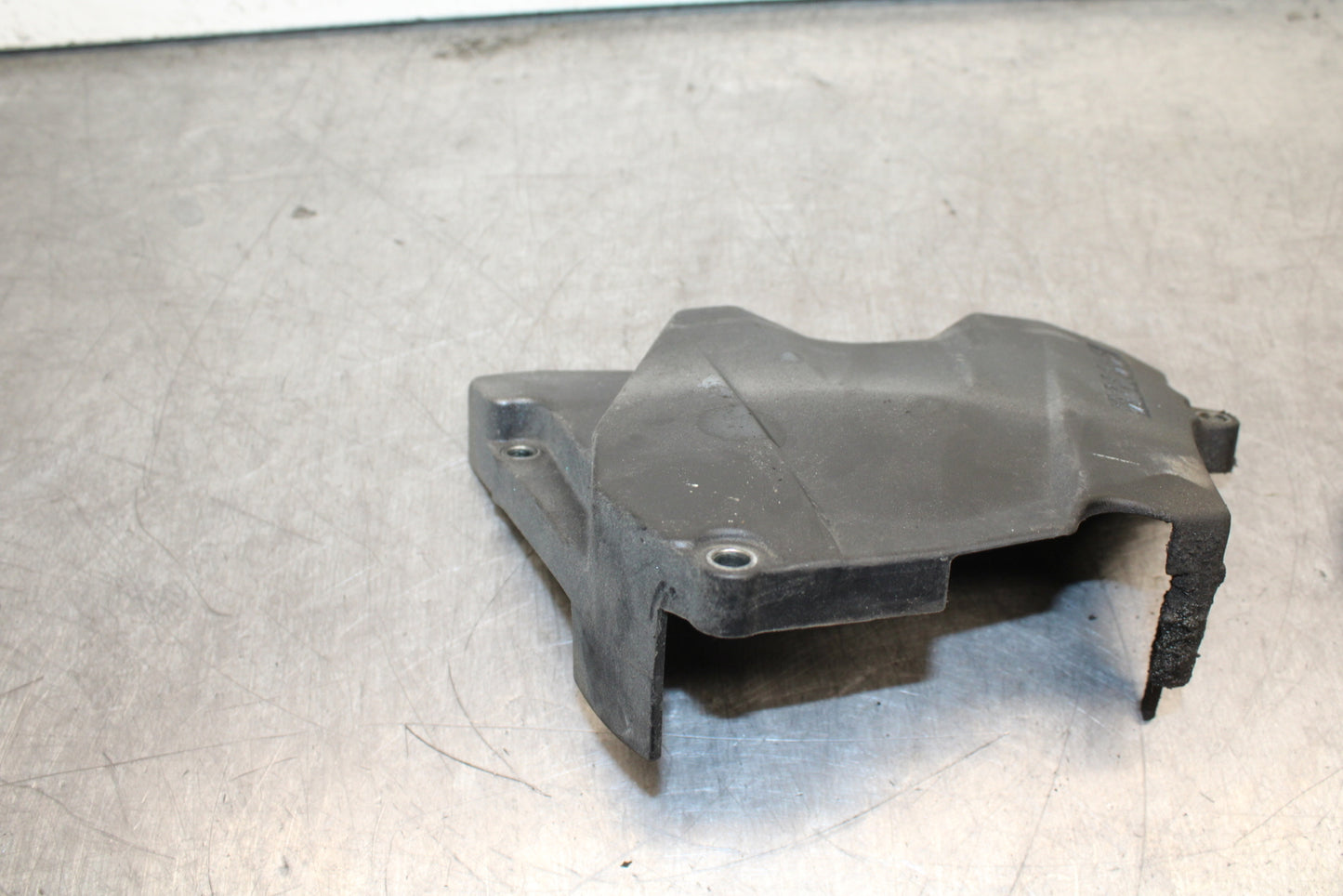 03-05 YAMAHA YZF R6  ENGINE SPROCKET COVER BB751