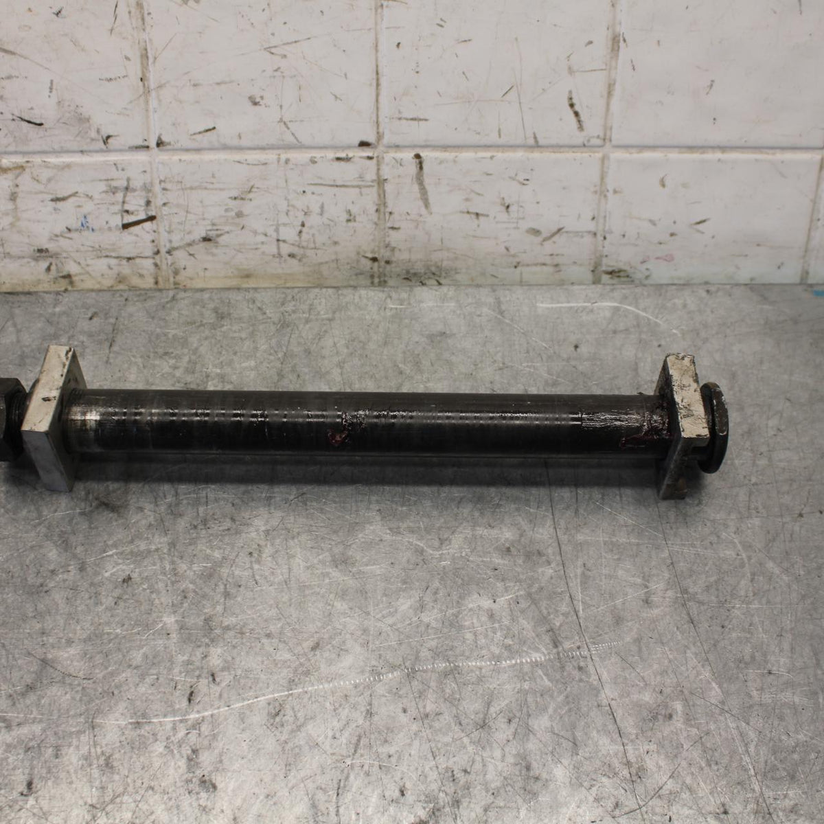 1998 Yamaha YZF R1 REAR AXLE BACK WHEEL RIM PIVOT BOLT AXEL 4XV-25381-00-00 BB53