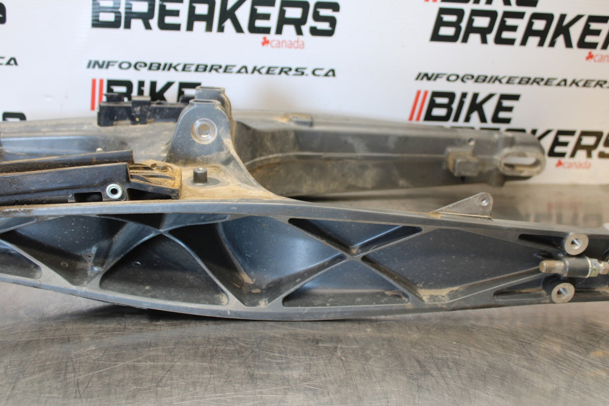 17-22 KTM 390 DUKE REAR SWINGARM BACK SUSPENSION SWING ARM BB180
