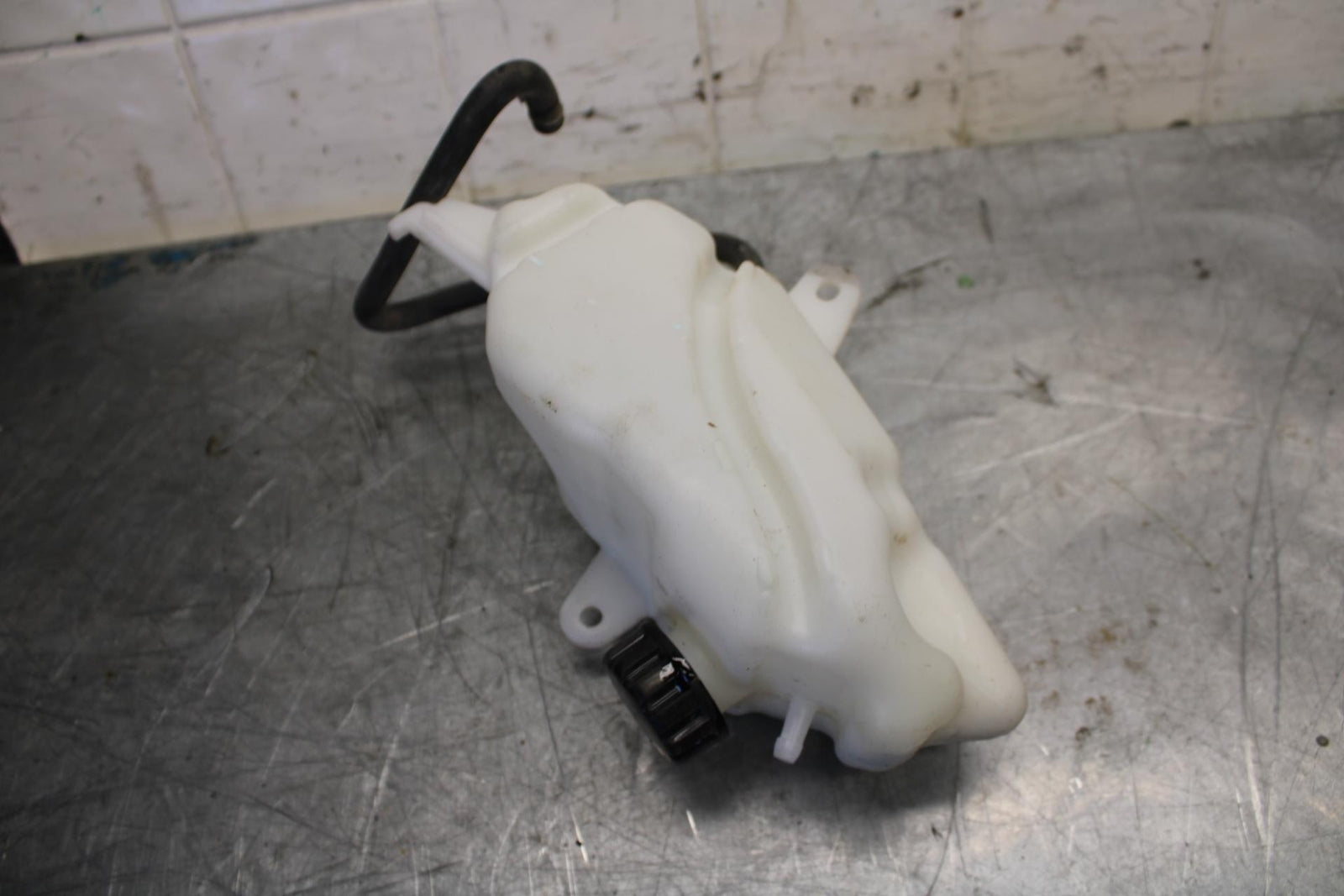 18 KAWASAKI Z 400 COOLANT WATER TANK RESERVOIR BOTTLE BB469