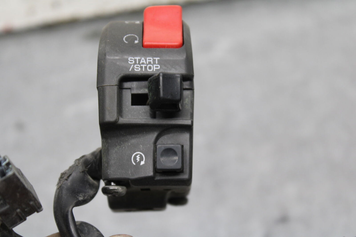 06-07 KAWASAKI NINJA ZX10R RIGHT CLIP ON KILL OFF START SWITCH SWITCHES  BB115