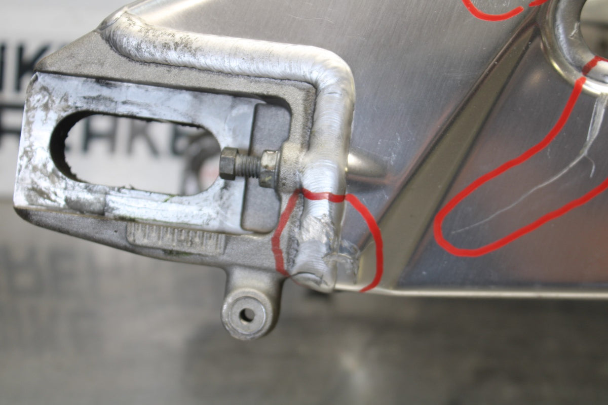 16 APRILIA TUONO V4 1100 REAR SWINGARM BACK SUSPENSION SWING ARM BB905