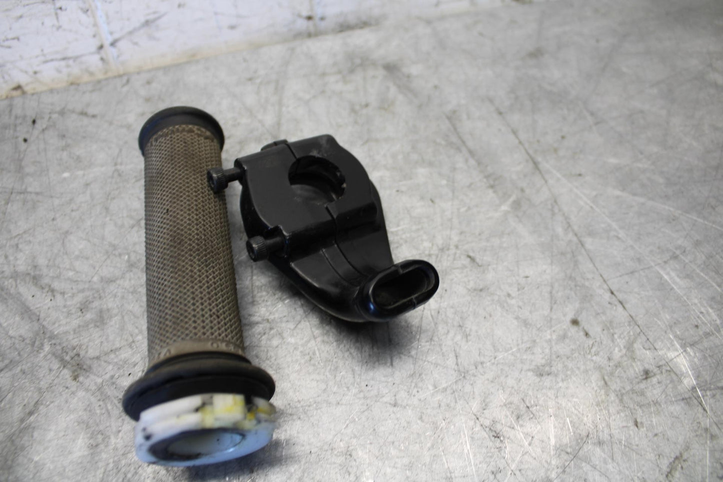 2009 Yamaha YZF R6 THROTTLE CABLE LINE HOUSING GUIDE 3XW-26282-01-00 BB532