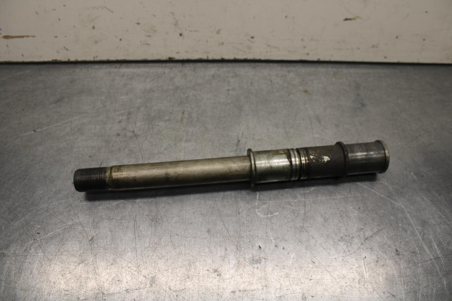 03-08 KAWASAKI VULCAN 1600 FRONT WHEEL RIM AXLE PIVOT BOLT BB616