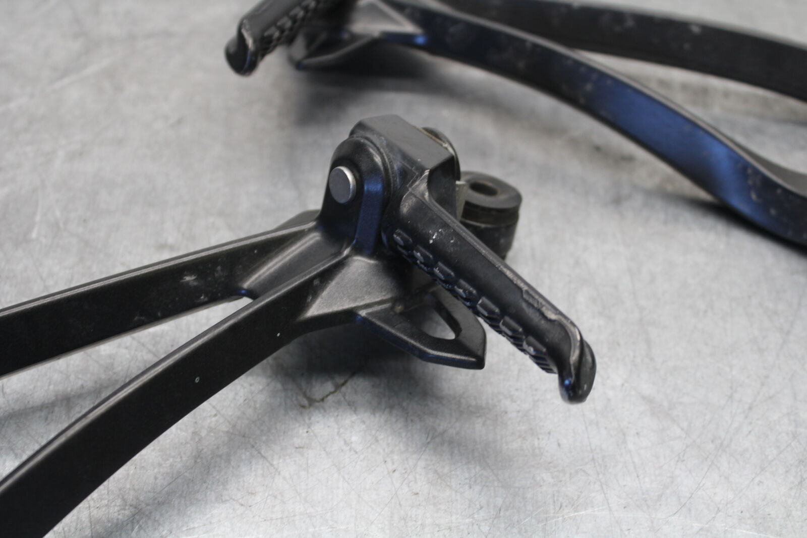 09-12 KAWASAKI NINJA ZX6R REAR BACK PASSENGER PEG SET PAIR BB698