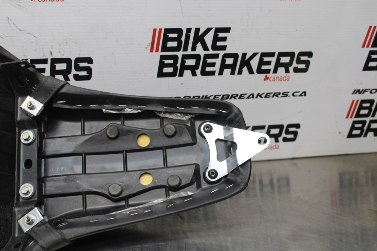 14 HONDA SHADOW 750 VT750C2B FRONT DRIVERS/ REAR SEAT BB867