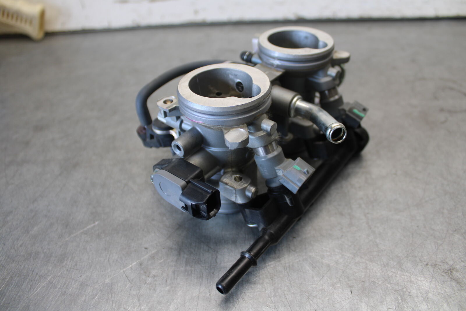 18-23 KAWASAKI NINJA 400 MAIN FUEL INJECTORS / THROTTLE BODIES BB679