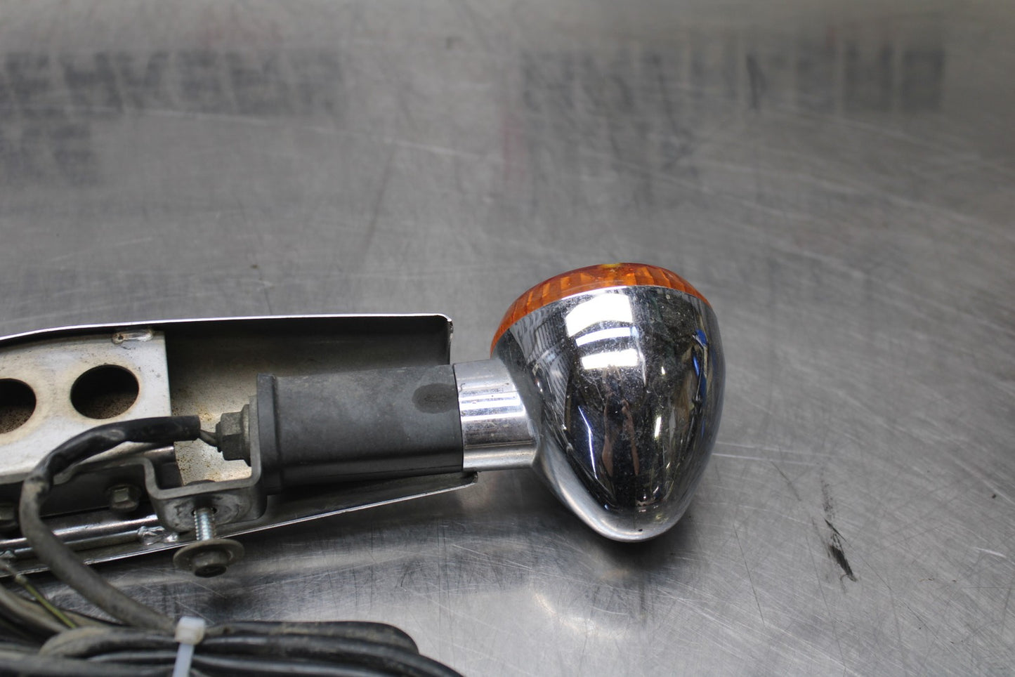 03-08 KAWASAKI VULCAN 1600 REAR BACK TURN SIGNAL BAR MOUNT & LIGHTS BB196