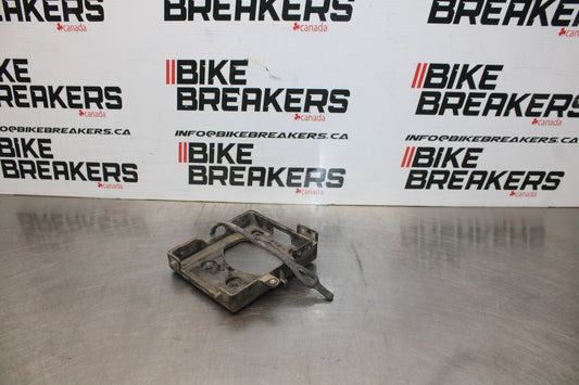 02 DUCATI MONSTER 620 REAR BACK TAIL UNDERTAIL BATTERY TRAY PLASTIC BB851