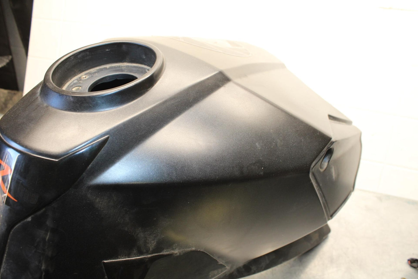 07-11 KTM  990 SUPER DUKE GAS TANK FUEL CELL PETROL RESERVOIR BB578