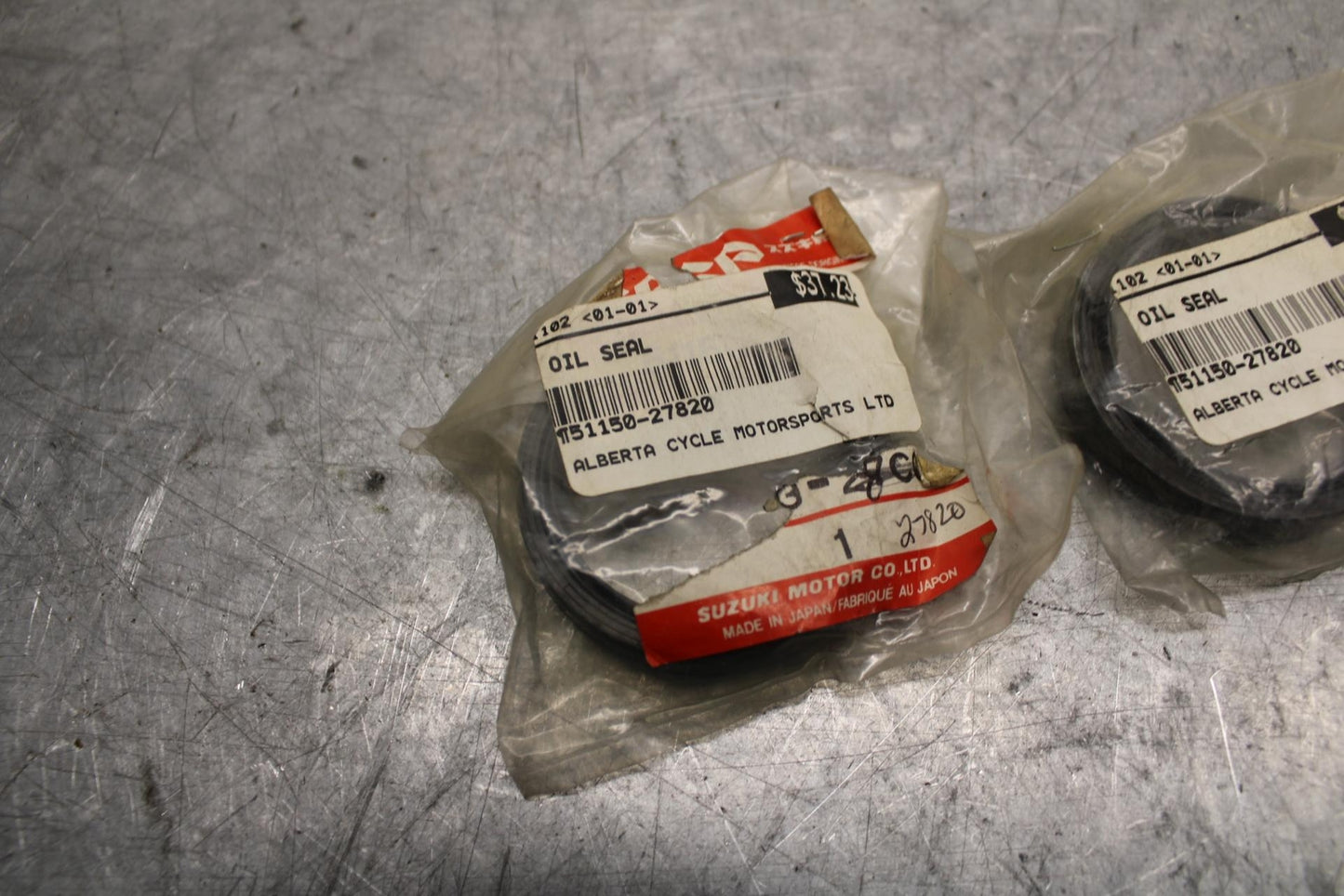 1980 Suzuki RM125 FRONT FORK OIL SEAL PAIR 51150-27820 BB42
