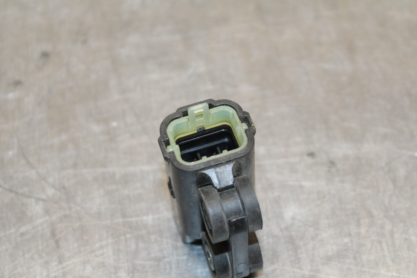 03-05 YAMAHA YZF R6  TIP OVER BANK ANGLE CRASH SENSOR SWITCH  BB132