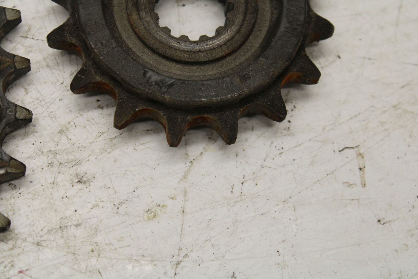 08-17 YAMAHA YZF R6 REAR BACK & FRONT SPROCKET BB354