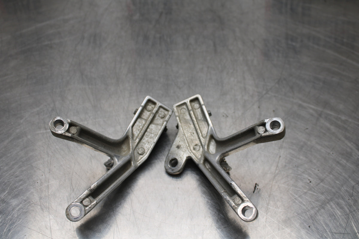 96-07 YAMAHA YZF600R REAR BACK PASSENGER PEG SET PAIR BB158