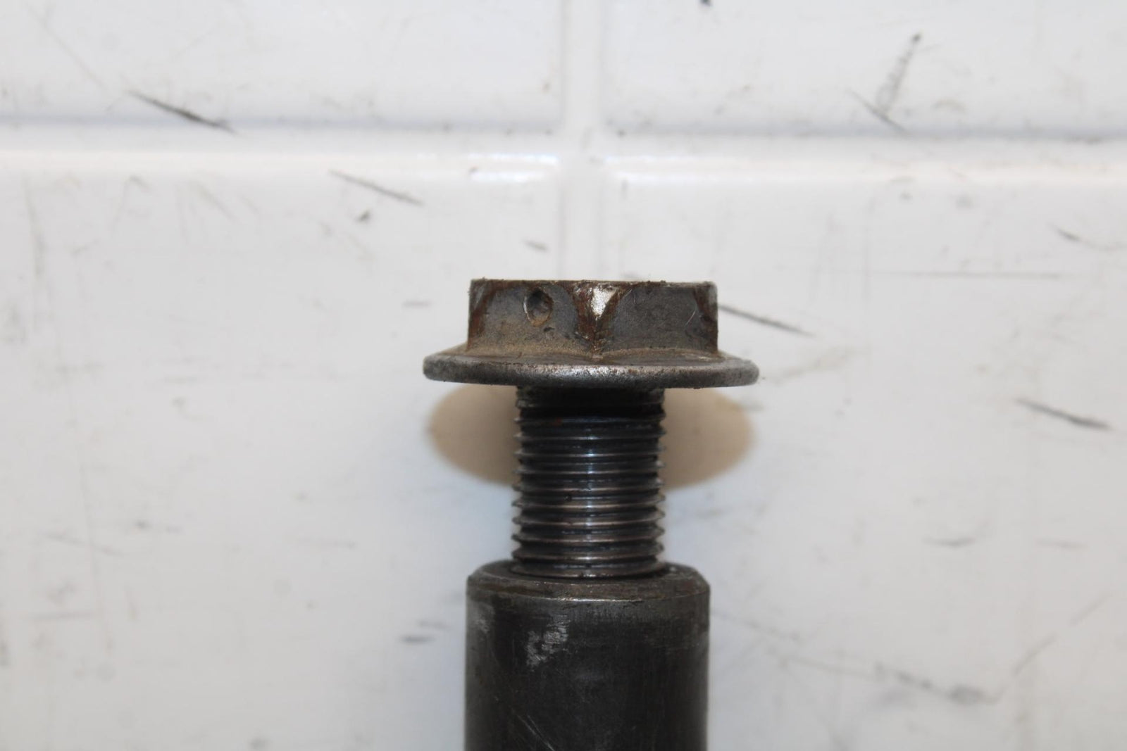 05 YAMAHA YZF R6S FRONT WHEEL RIM AXLE PIVOT BOLT BB600