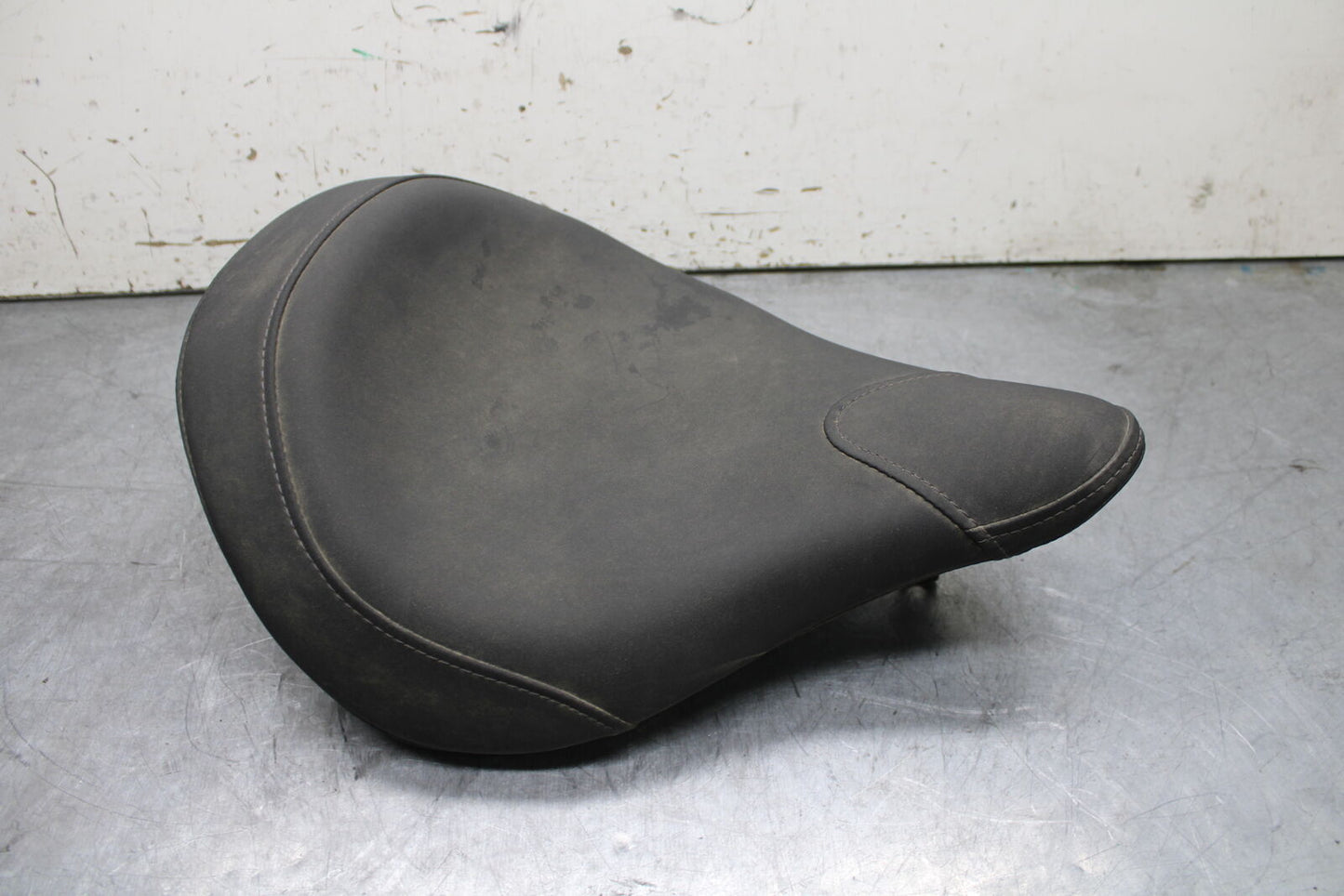 17-24 YAMAHA BOLT XVS950 FRONT DRIVERS SEAT BB729