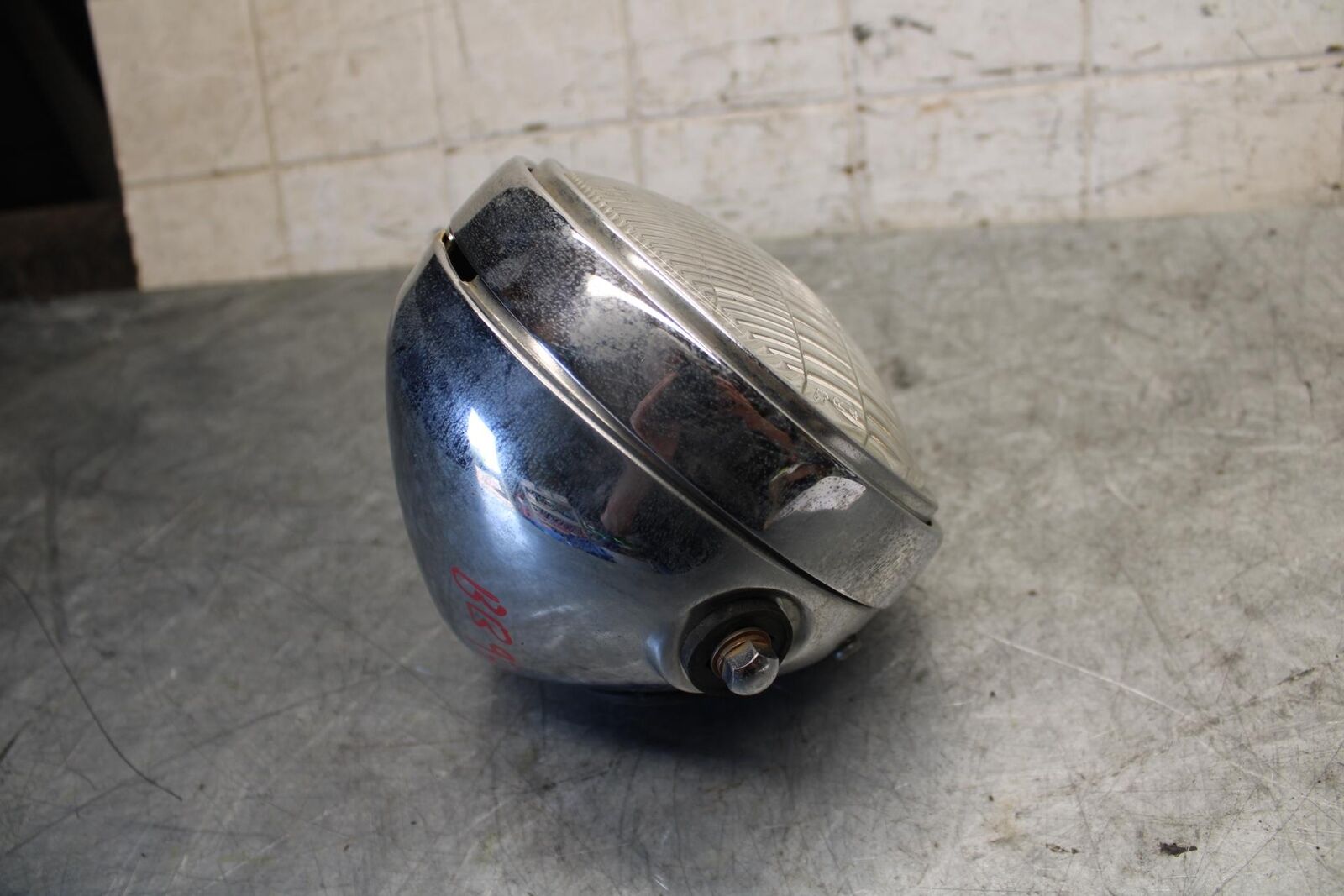 1982 Suzuki GS450L SINGLE HEADLIGHT HEAD LAMP LIGHT BB52