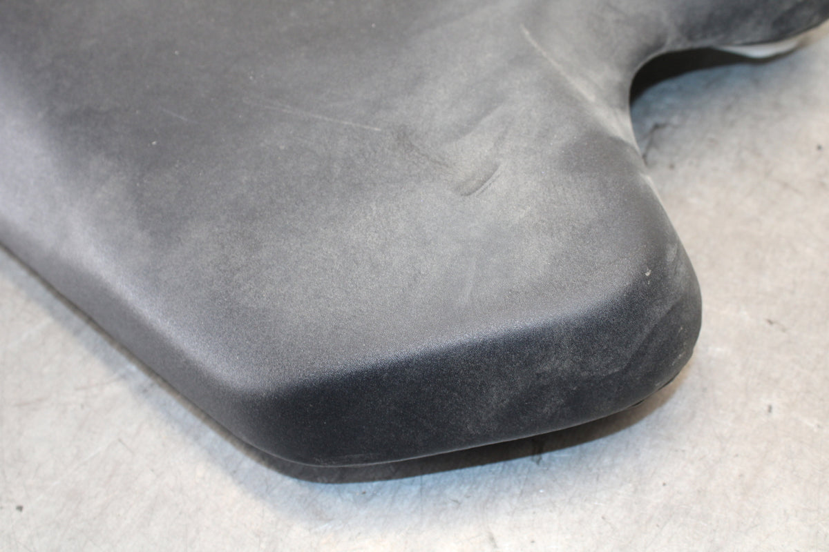 08-16 YAMAHA YZF R6 FRONT DRIVERS SEAT PAD SADDLE PILLION 13S-24710-00-00 BB665