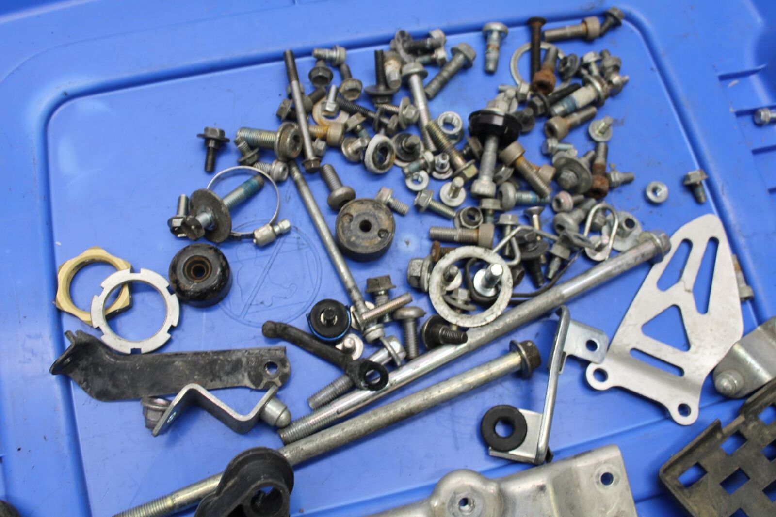 2011 Suzuki GSXR600 MISCELLANEOUS MOUNTING BOLTS HARDWARE MOTOR  BB94