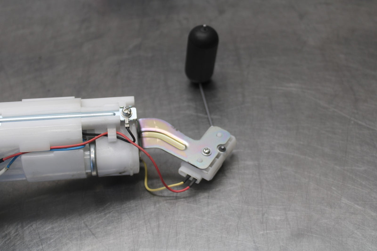 25 KAWASAKI Z900 FUEL PUMP GAS PETROL SENDER UNIT BB928