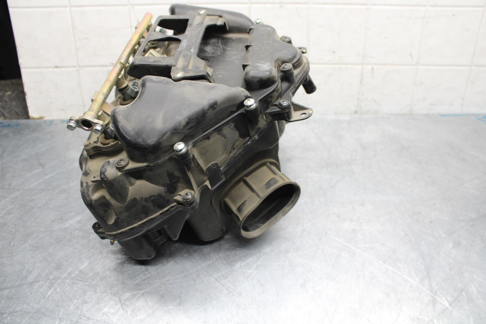05-06 HONDA CBR600RR AIRBOX FILTER BOX 17221-MEE-D00 17231-MEE-670 BB484