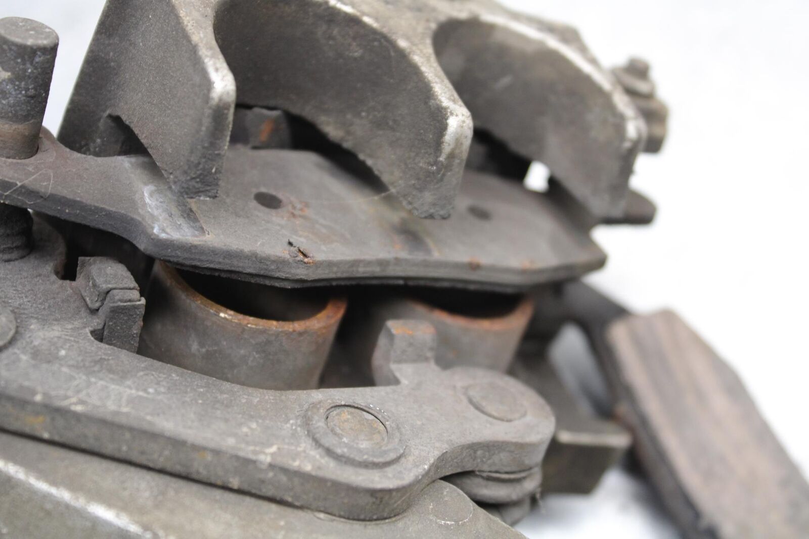 2005 Kawasaki Vulcan 1500 VN1500N Classic REAR BACK BRAKE CALIPER W MOUNT BB576