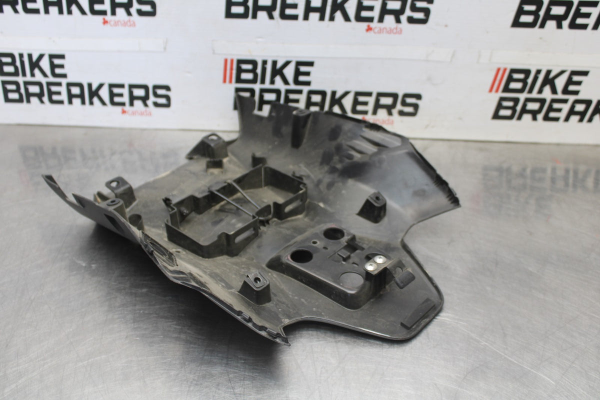 25 KAWASAKI Z900 REAR BACK TAIL UNDERTAIL FAIRING COWL FENDER BB928