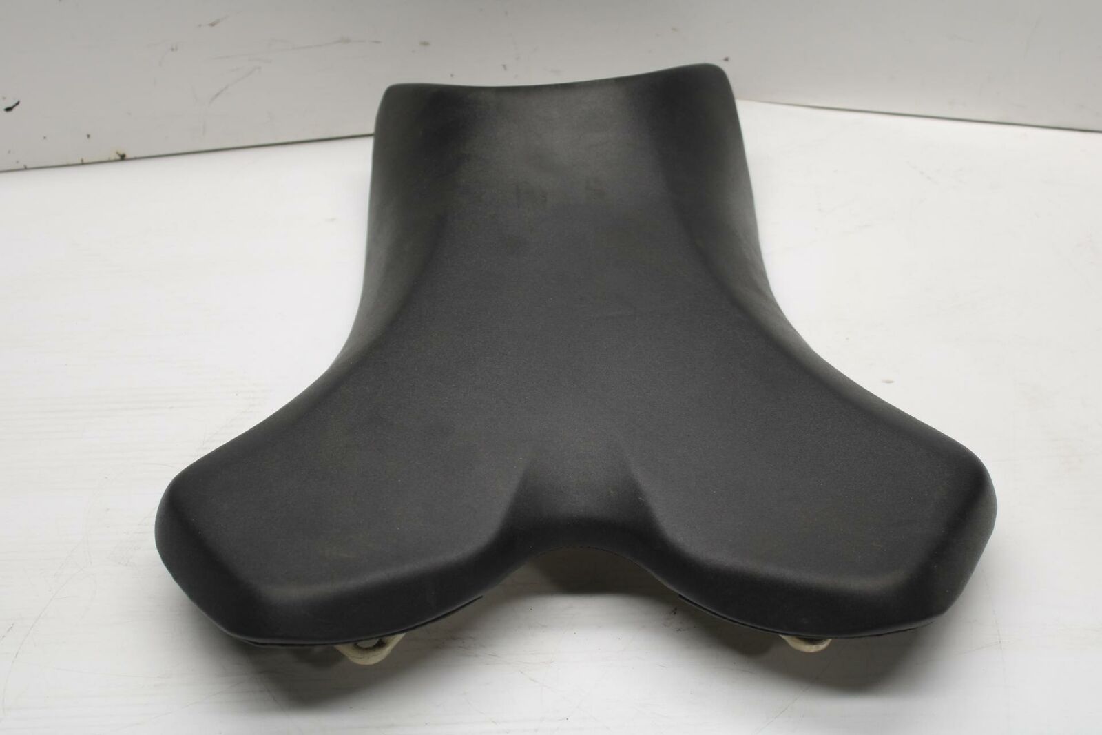 06 YAMAHA YZF R1 FRONT DRIVERS SEAT PAD SADDLE PILLION BB282