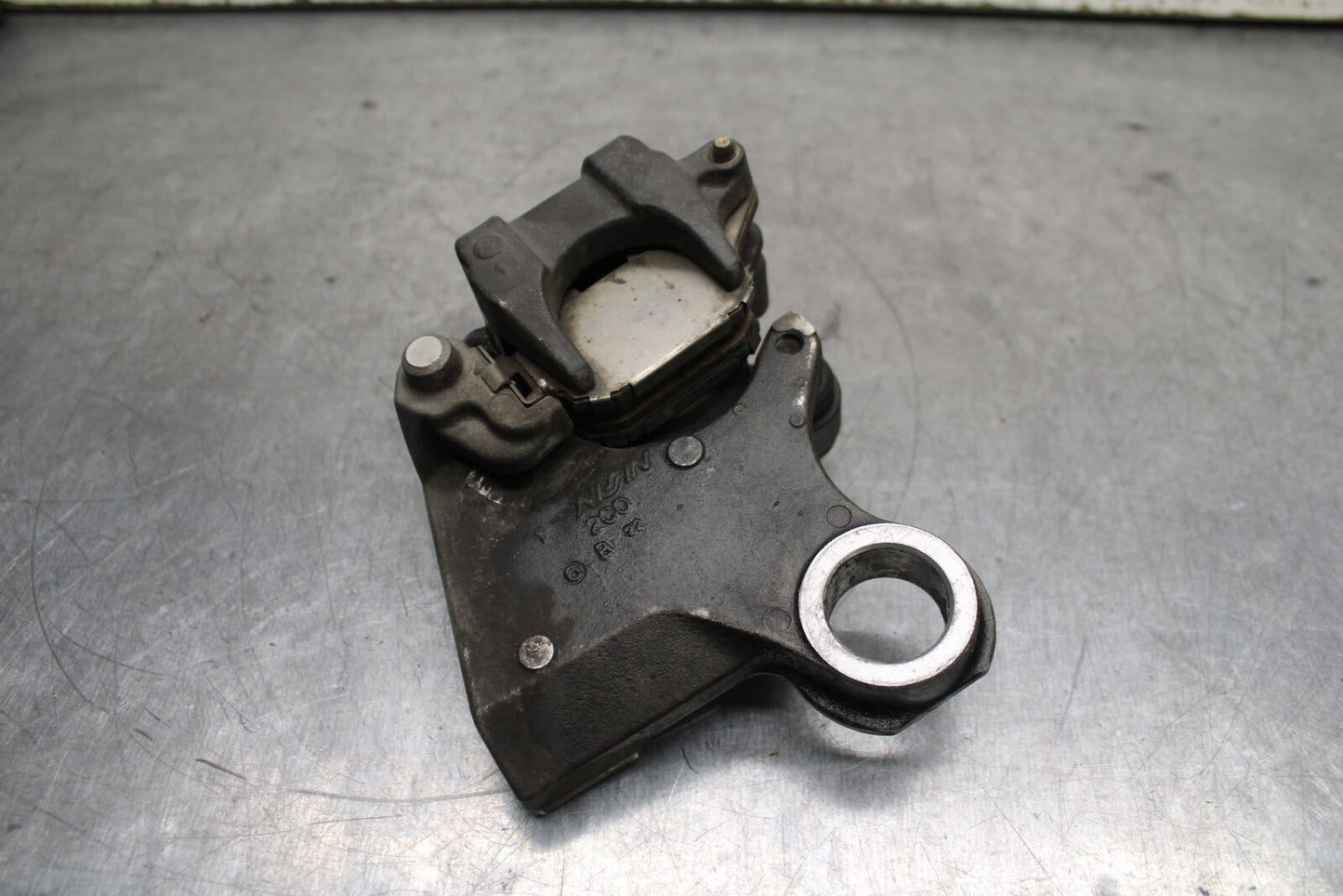 06-07 YAMAHA YZF R6 REAR BACK BRAKE CALIPER W MOUNT BRACKET BB742