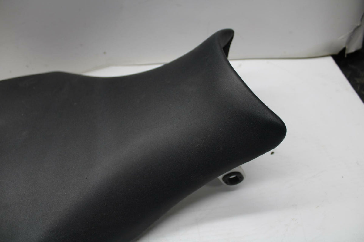 09-11 SUZUKI GSXR1000 FRONT DRIVERS SEAT PAD SADDLE PILLION 45100-47H10-6BY BB28