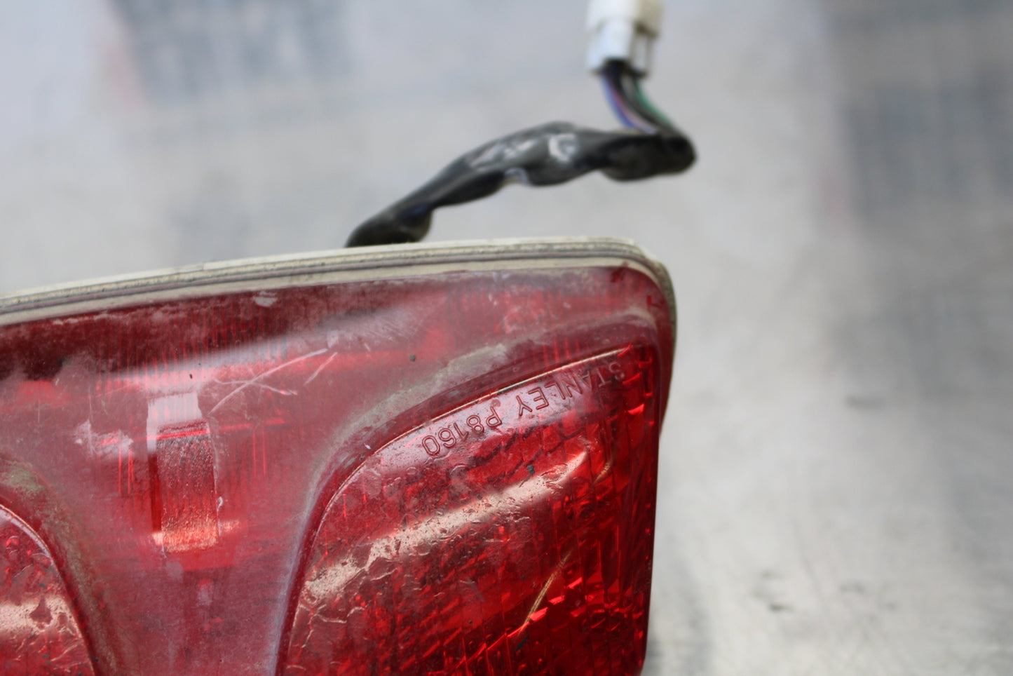 11 SUZUKI GSXR1000 REAR TAIL TAILLIGHT BACK BRAKE LIGHT BB142