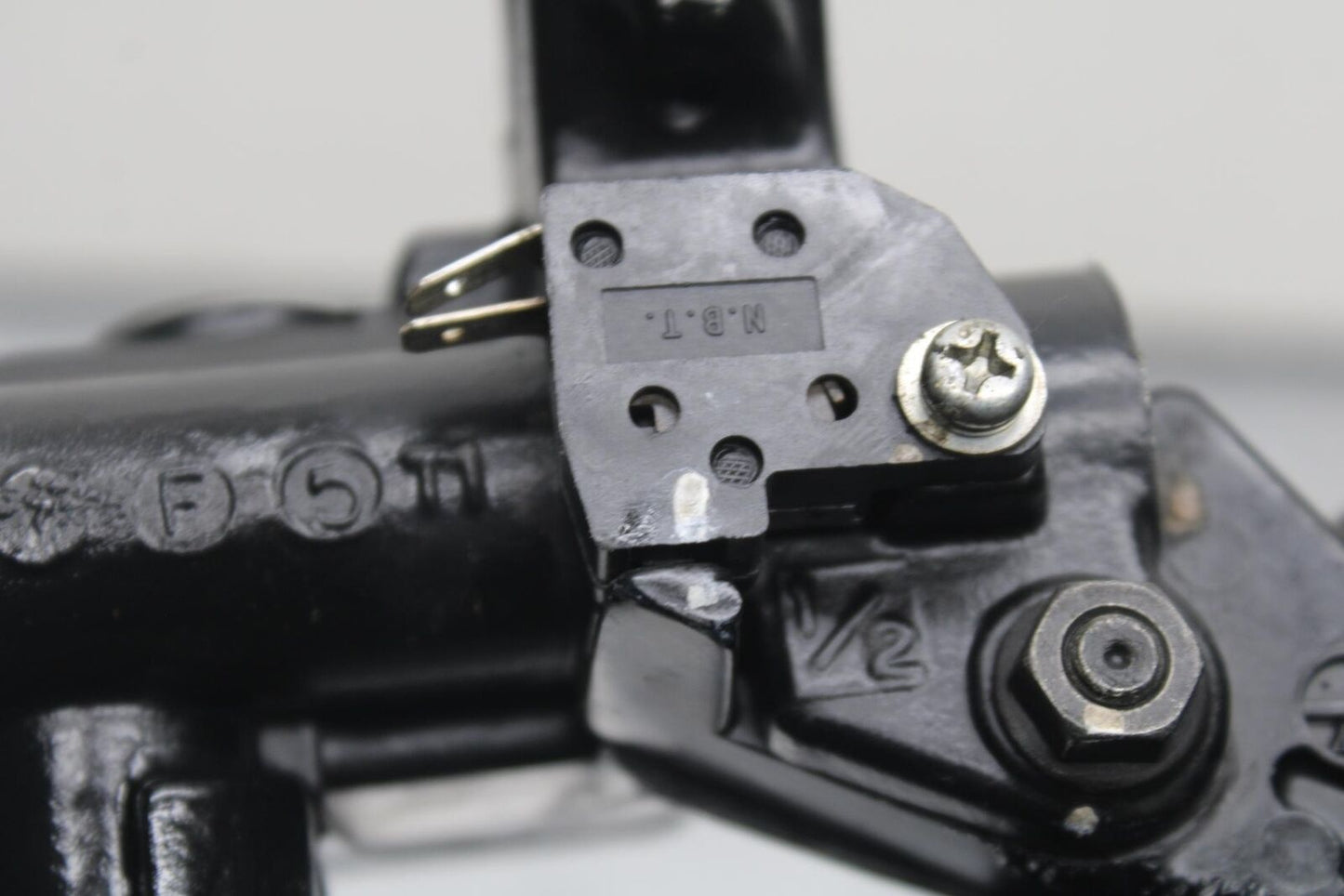 2009 Kawasaki Ninja EX250J FRONT BRAKE MASTER CYLINDER w/ LEVER 43015-0110 BB87