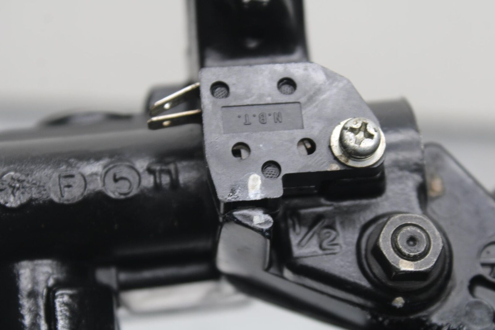 2009 Kawasaki Ninja EX250J FRONT BRAKE MASTER CYLINDER w/ LEVER 43015-0110 BB87