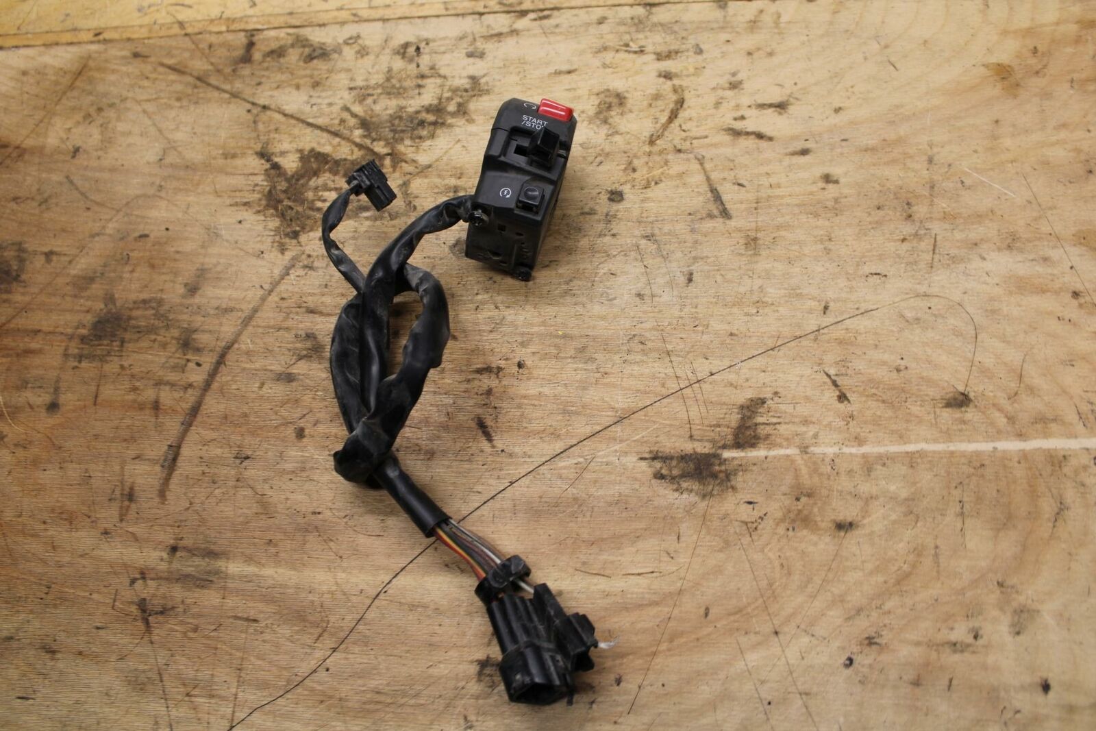 04-05 KAWASAKI NINJA ZX10R RIGHT CLIP ON HANDLE KILL OFF START SWITCH BB322