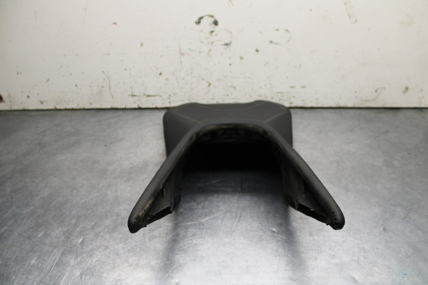 17-24 KTM 390 DUKE FRONT DRIVERS SEAT PAD SADDLE PILLION BB734